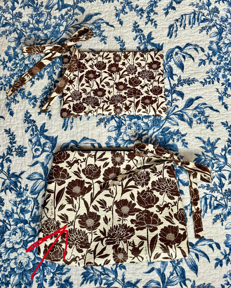 Roomy Leather Clutch, STRAWBERRY
