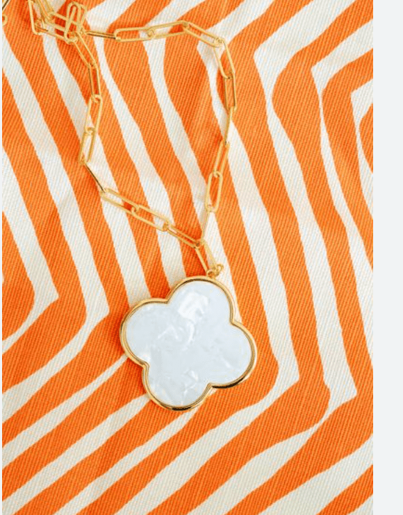 Riley Large Clover Shell Necklace - 18k Plated Paper Clip Chain